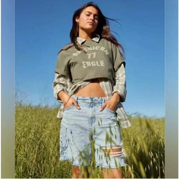 AE American Eagle Women's Low Rise Denim Baggy Skater Shorts Sz 10 - Picture 1 of 9